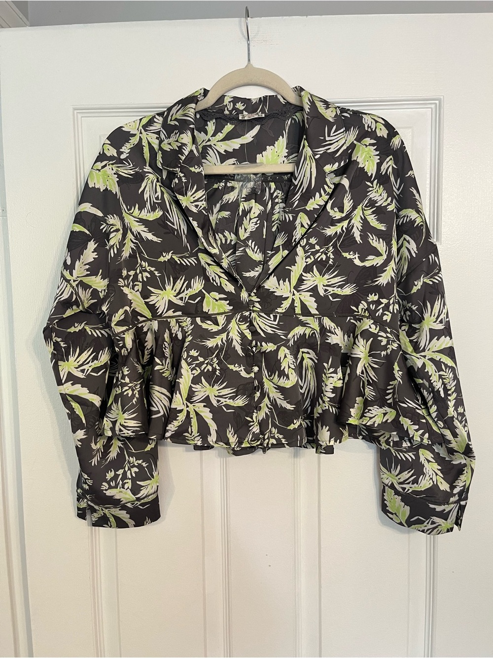 NWT Intimately By Free People Cropped Black Floral-Print Button Front Blouse